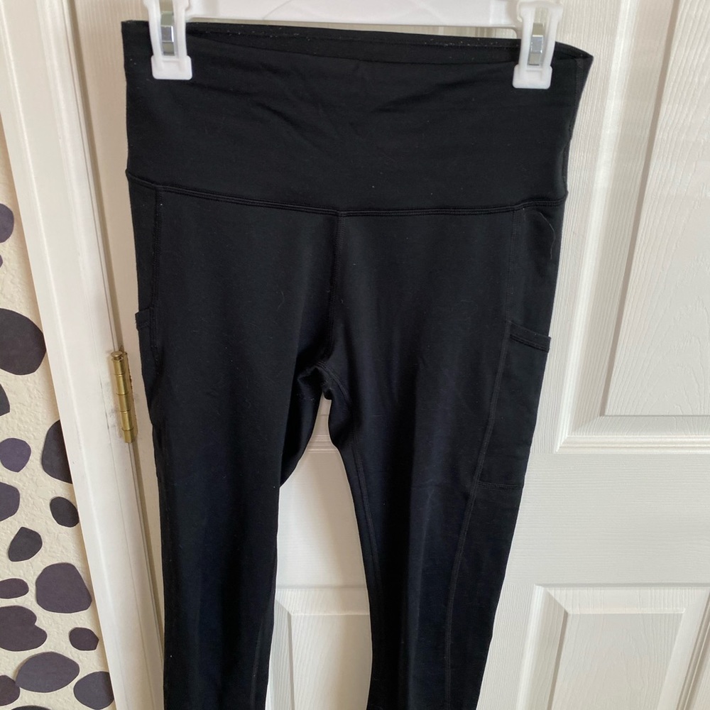 black yoga pants